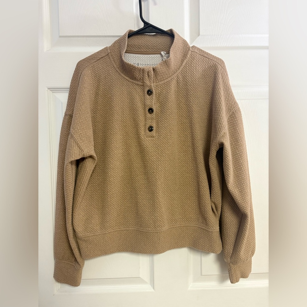 7 Diamonds Camel Knit Henley Pullover